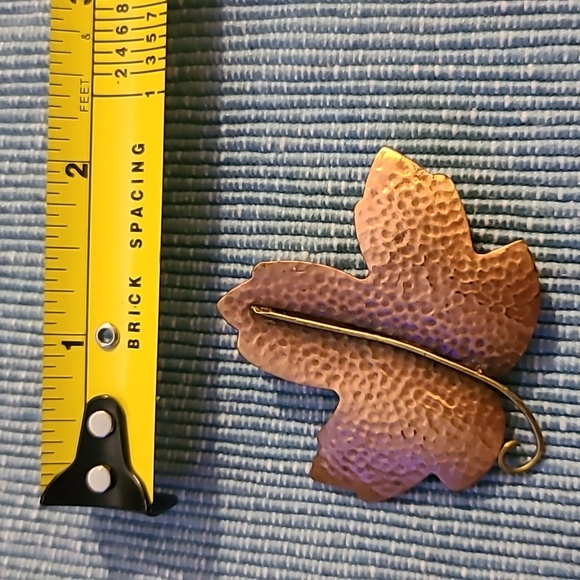 Leaf pin - Picture 4 of 4